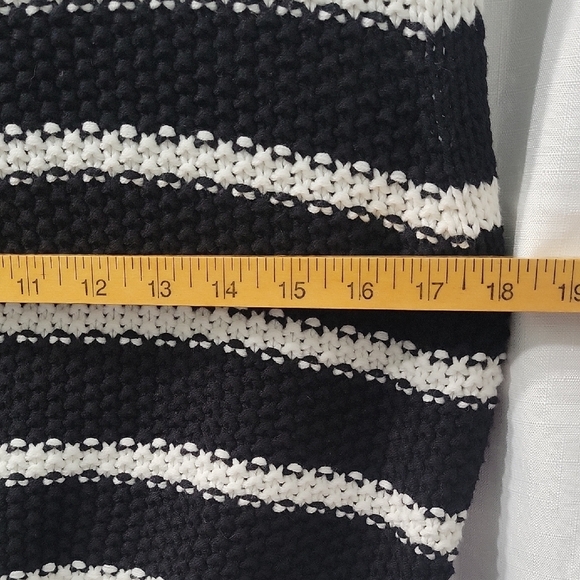 Moon & Madison Women's Striped Knit Sleeveless Crop Vest Sweater Size XS - Picture 7 of 8